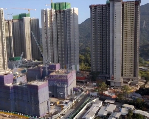 一家四口輪候9年獲派皇后山邨公屋,港媽因住慣屯門糾結應否接受單位。資料圖片