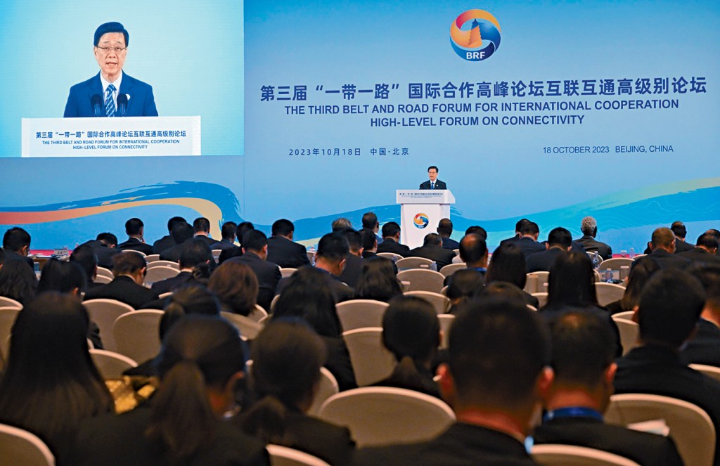 香港70人代表團參加「一帶一路」論壇，為歷來最高規格，特首李家超在論壇上致辭。