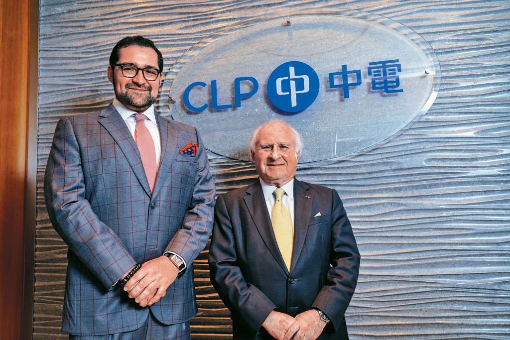 米高嘉道理（右）與兒子斐歷嘉道理指，家族和中電的眼光向來長遠，預見香港仍有巨大增長空間。