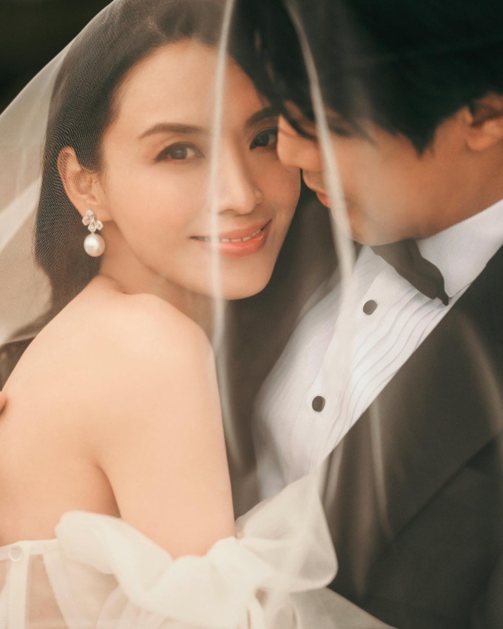 陳煒去年舉行婚禮，一度因家事延期。