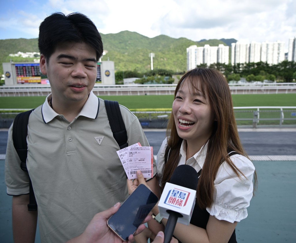 上海游客徐太表示，第一次来香港体验「睇跑马」，感觉马场气氛欢乐。