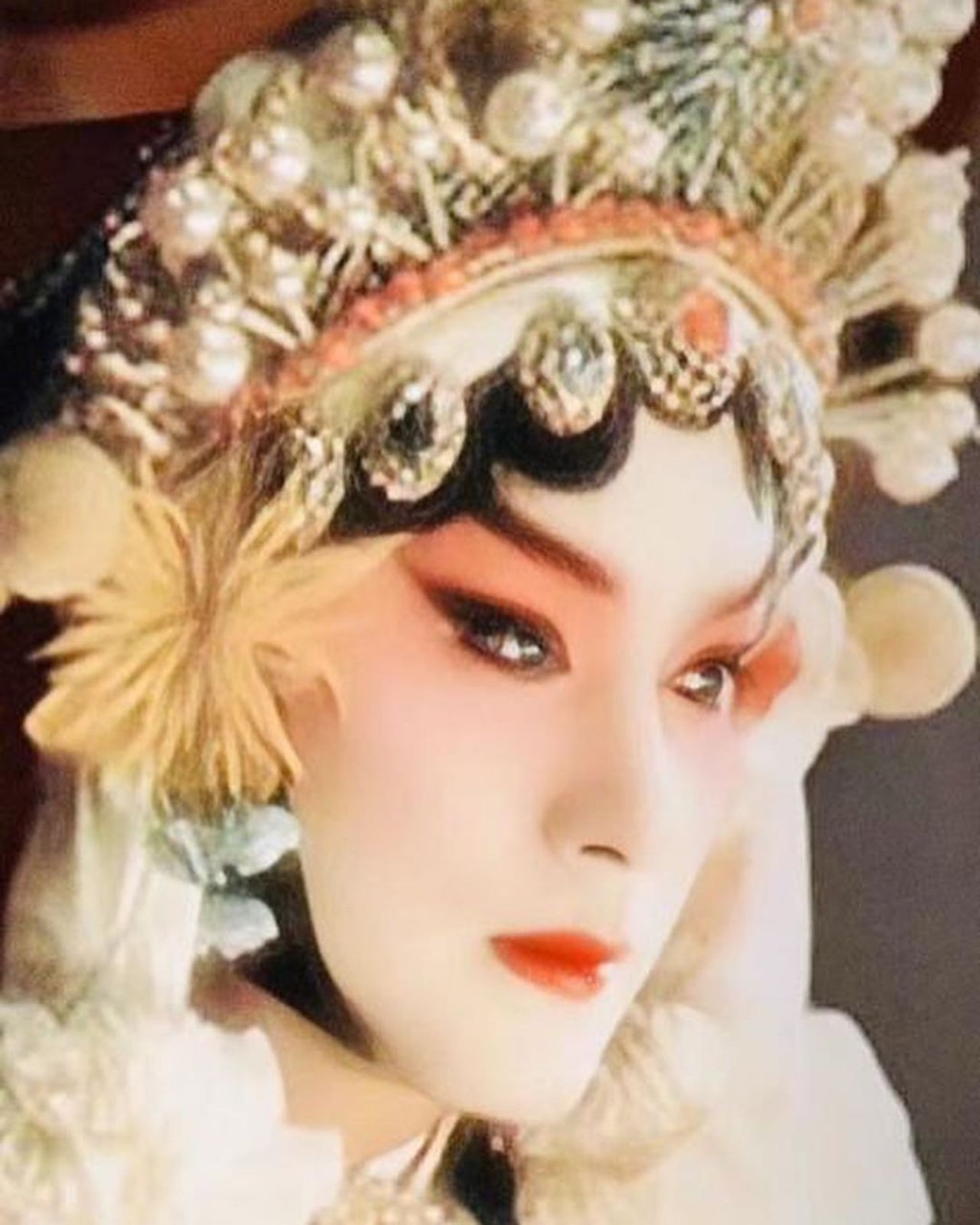 唐唐分享了张国荣的经典电影造型照。 ​  ​