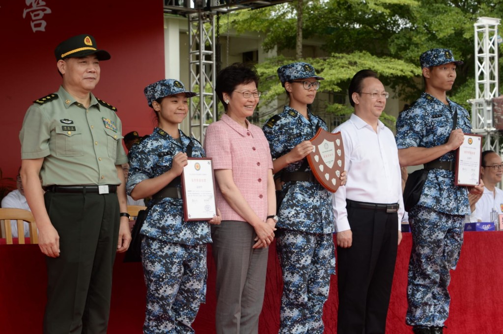 林鄭月娥在粉嶺新圍軍營出席結業禮。