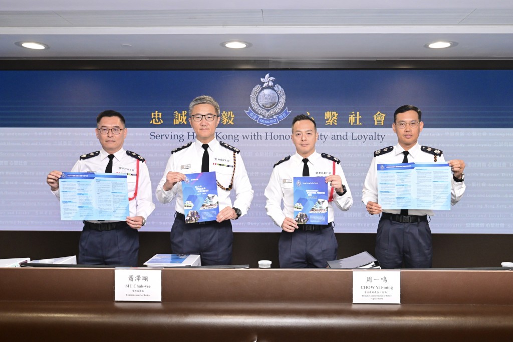 左起: 警務處副處長(國家安全)簡啟恩、警務處處長蕭澤頤、警務處副處長(行動)周一鳴、警務處副處長(管理)陳俊燊