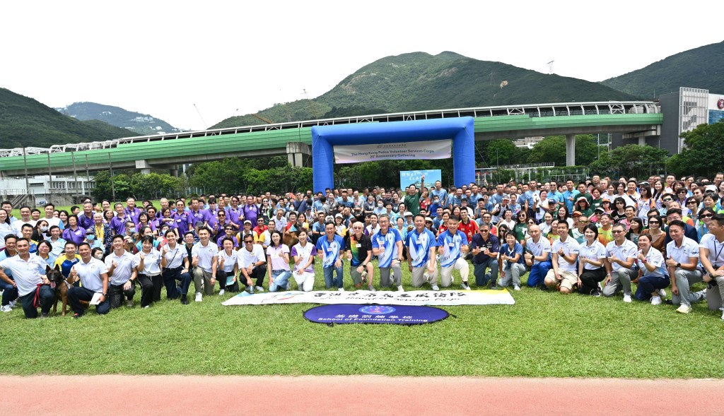 香港警察义工服务队今日(10日)在香港警察学院举办二十周年纪念聚会，鼓励义工继续秉持「己欲人立而立人，己欲达而达人」的理念。