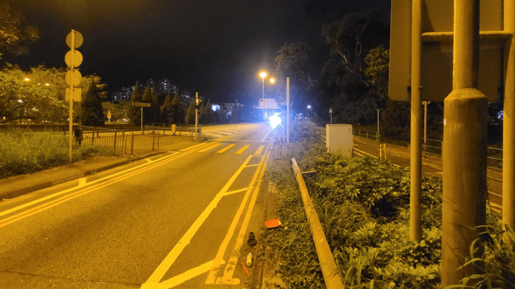 大埔公路元洲仔段一名少年私家車撞倒。