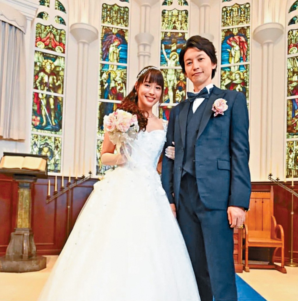 大倉忠義和廣瀨Alice因合作《認識的妻子》撻着。