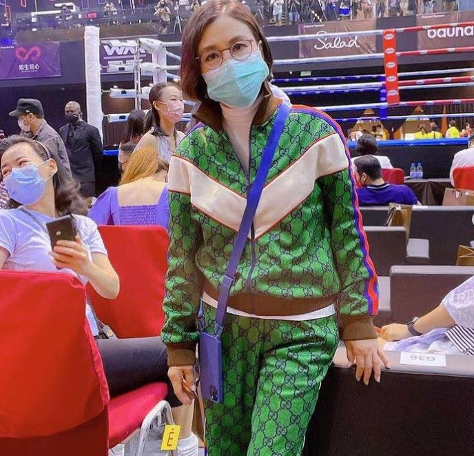 阿姐私下也很鍾情此品牌的衣服。