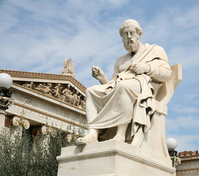 《理想国》是希腊哲学家柏拉图的代表作，苏格拉底为其师。苏格拉底、柏拉图和其学生亚里斯多德被并称为希腊三贤。