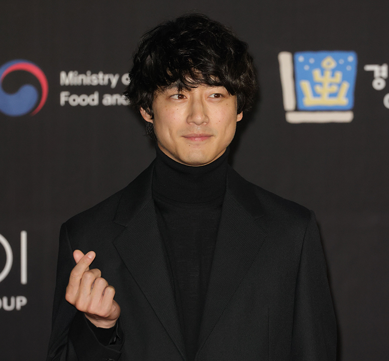 坂口健太郎公布結婚不足兩周,就因夫妻口角鬧上警局。 坂口健太郎公布結婚不足兩周,就因夫妻口角鬧上警局。