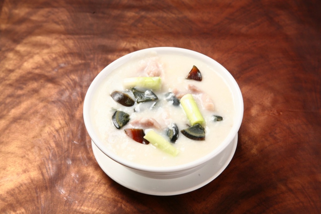 早餐時段另設，暖胃足料靚粥，同樣可以無限添加，每位只需$18.8。