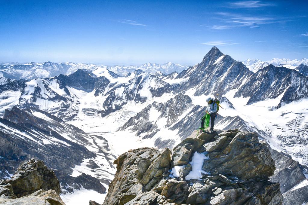 张伟贤有一个征服阿尔卑斯山山脉中84个海拔4000米以上山峰的宏愿。 Eric Wong摄