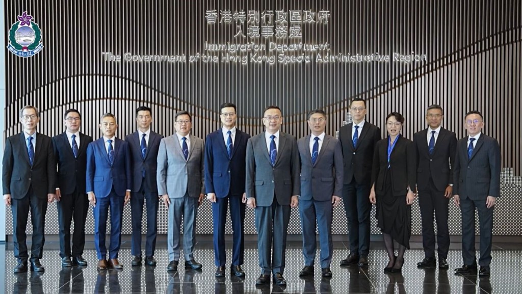 郭俊峯及一眾高層提醒市民「你的一票 至關重要」