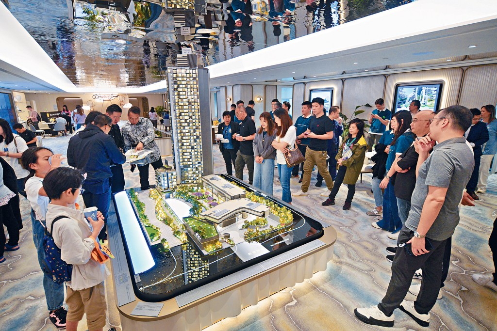樓價租金齊彈升，造就老牌家族及大手客大舉入市購貨。