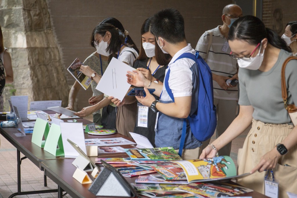30多間有教育非華語生的幼稚園校長及老師到場參觀教學展品。樂施會圖片