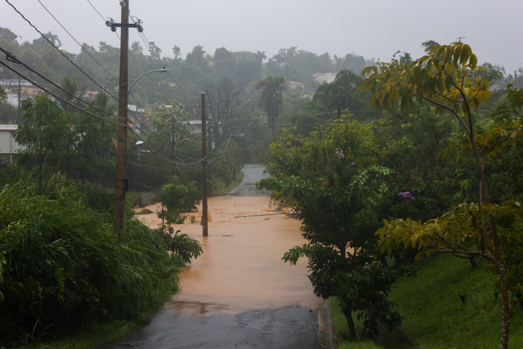 颶風「菲奧娜」為波多黎各帶來大量雨水，導致嚴重水浸。AP