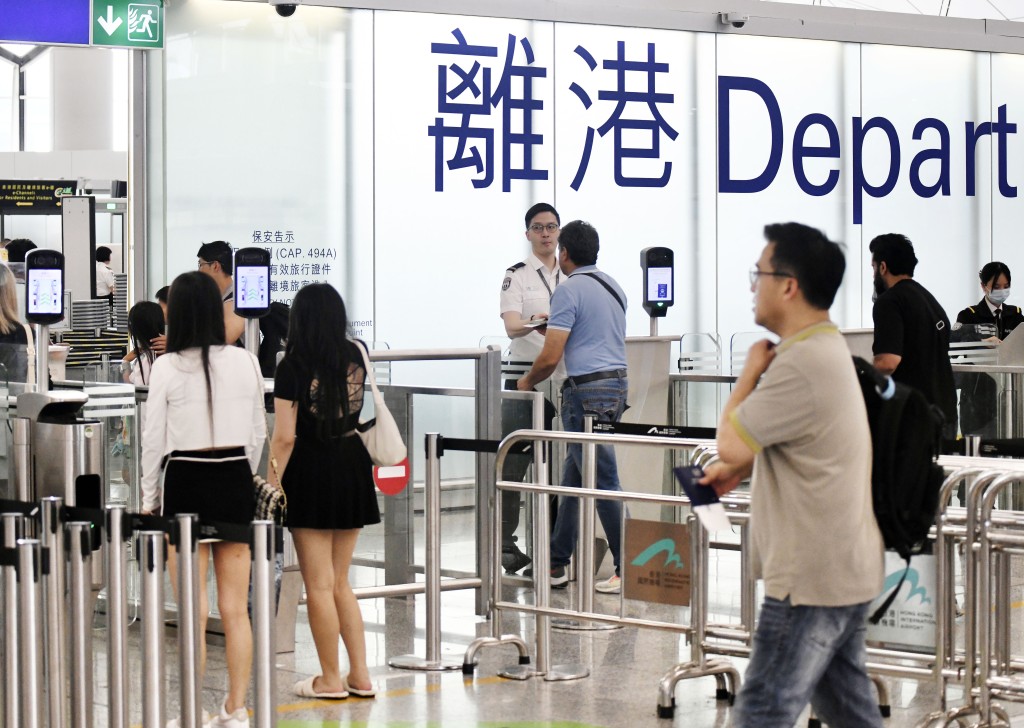 近日港人遊日意欲大受打擊,暑假日本旅行團報名情況亦受到影響。 近日港人遊日意欲大受打擊,暑假日本旅行團報名情況亦受到影響。