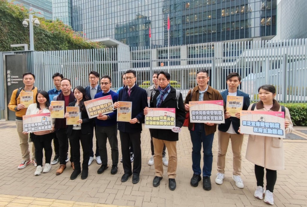 工聯會向「解決劏房問題工作組」遞交簡樸房規管制度意見書。