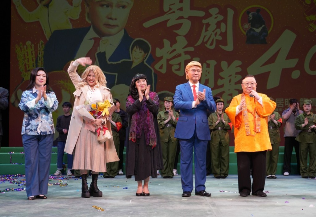 《粤剧特朗普4.0》新浪潮粤剧更多新意，吸引年轻一代入戏院看戏，离不开剧本有戏，演员唱功及音乐等全方位的巅峰之作。右起：李居明、龙贯天、陈咏仪、江欣燕、邓美玲。