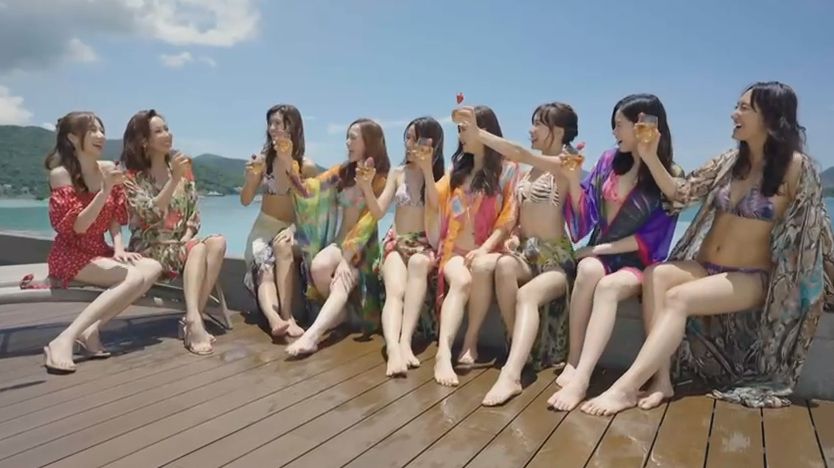 曹敏莉、何依婷與師妹們。