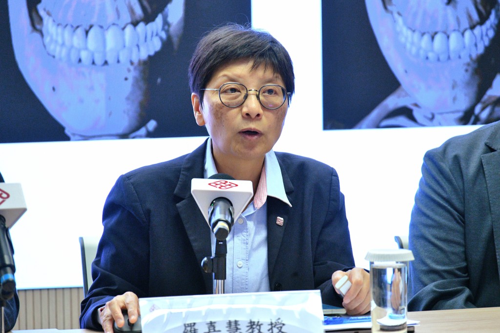 羅嘉慧表示，學生在元宇宙平台上可獨自或偕同儕自由探索，亦可連結瀏覽可靠的線上資料。何健勇攝