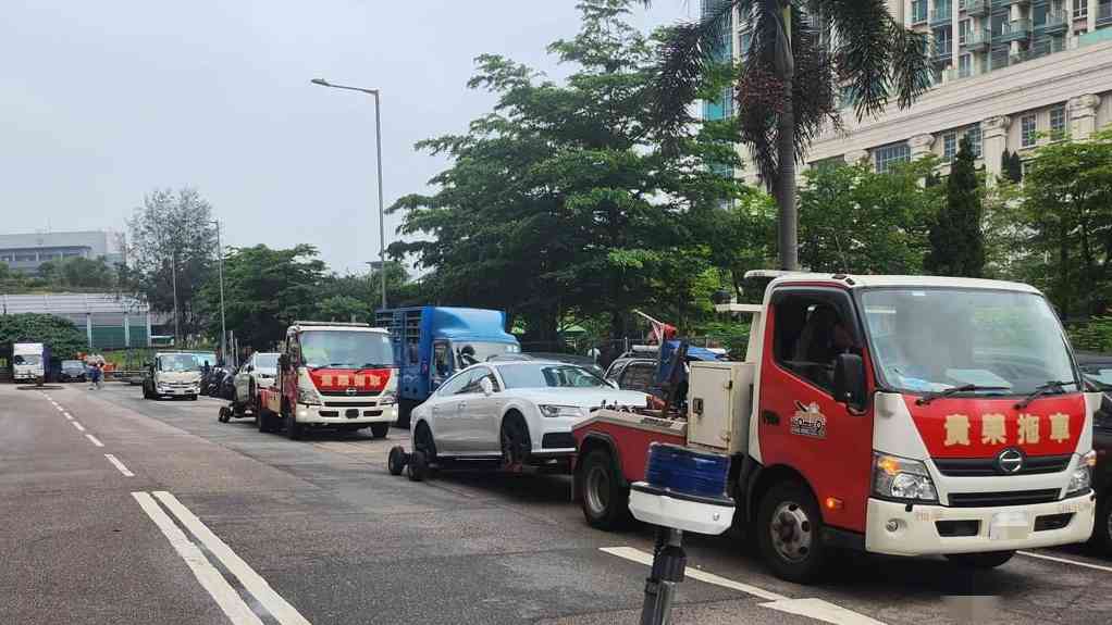 警方行動中拖走22輛車輛。警方圖片