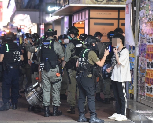 市民質疑警方濫用限聚令發告票。資料圖片