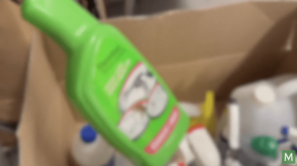 醫學專家在庭上警告，受害人飲用的茶水中含有強效清潔劑，這類危險化學物足以破壞人體組織，嚴重者可導致死亡。