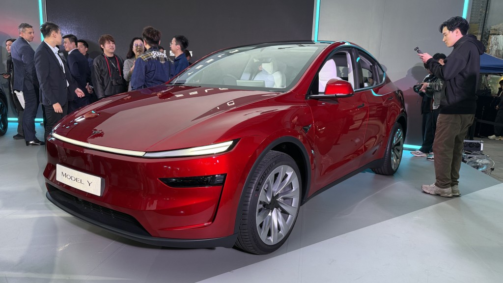 新款Tesla Model Y四驅長續航版Launch Series增設加速提升Boost功能，0至100km/h由4.8秒縮減至4.3秒。