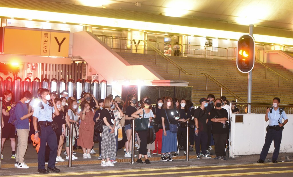 MIRROR紅館演唱會大屏幕墜落壓傷舞蹈員意外。資料圖片