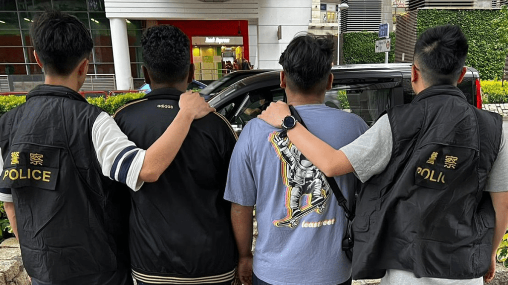 该两名年龄分别为16和17岁非华裔男童被捕。警方提供