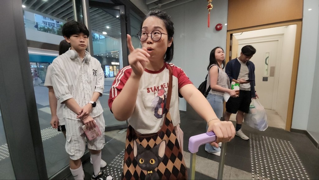 陳女士坦言因擔心遂沒有飲用食水,最近數日也沒有在家中煮飯。黃文威攝 陳女士坦言因擔心遂沒有飲用食水,最近數日也沒有在家中煮飯。黃文威攝