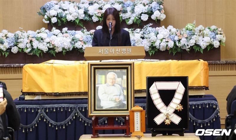 河智苑上台致悼詞,一度開不了口。 河智苑上台致悼詞,一度開不了口。