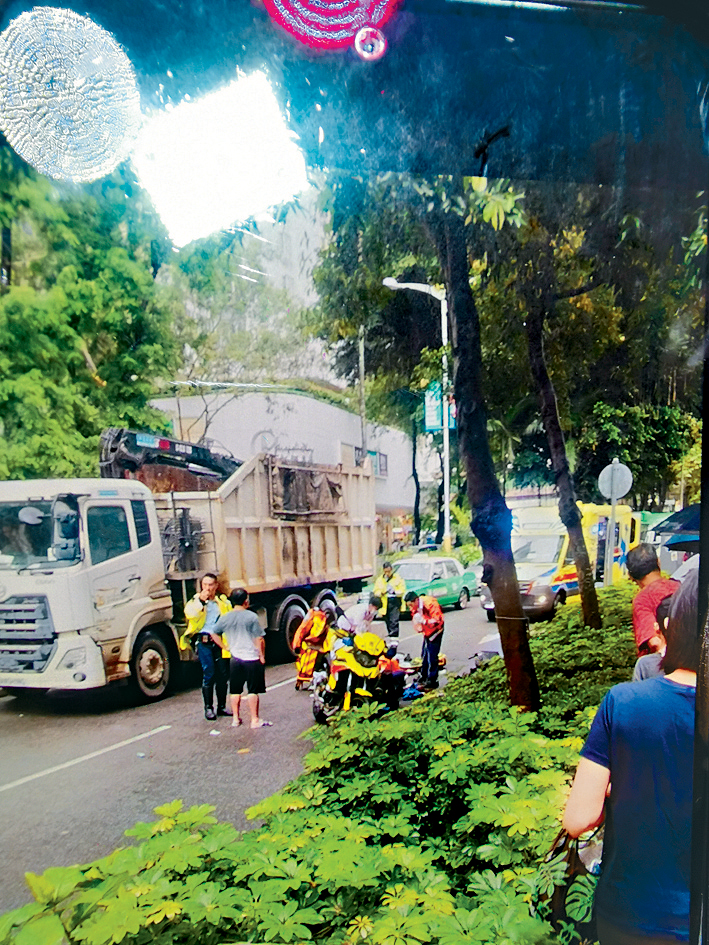 7旬中港貨車司機撞斃踩單車老翁，昨在區域法院承認危險駕駛引致他人死亡等4罪。