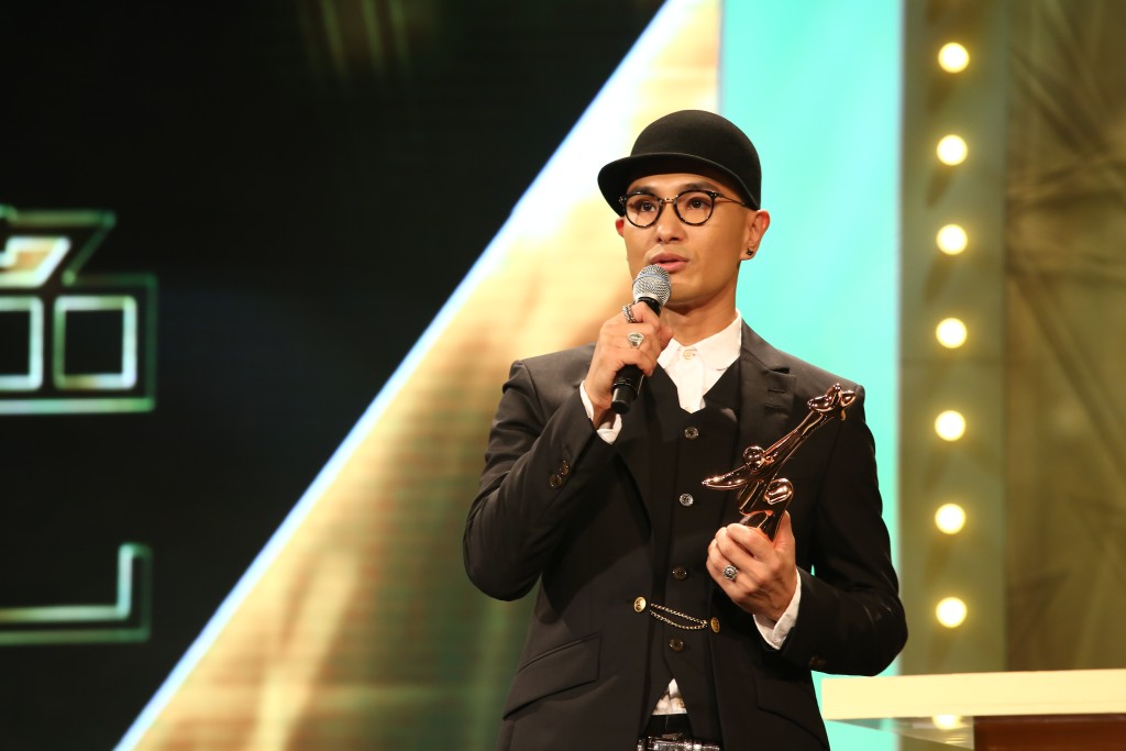 陳展鵬在2014年憑《叛徒》獲得《星和無綫電視大獎》的「我最愛TVB男主角」，成為新加坡視帝。