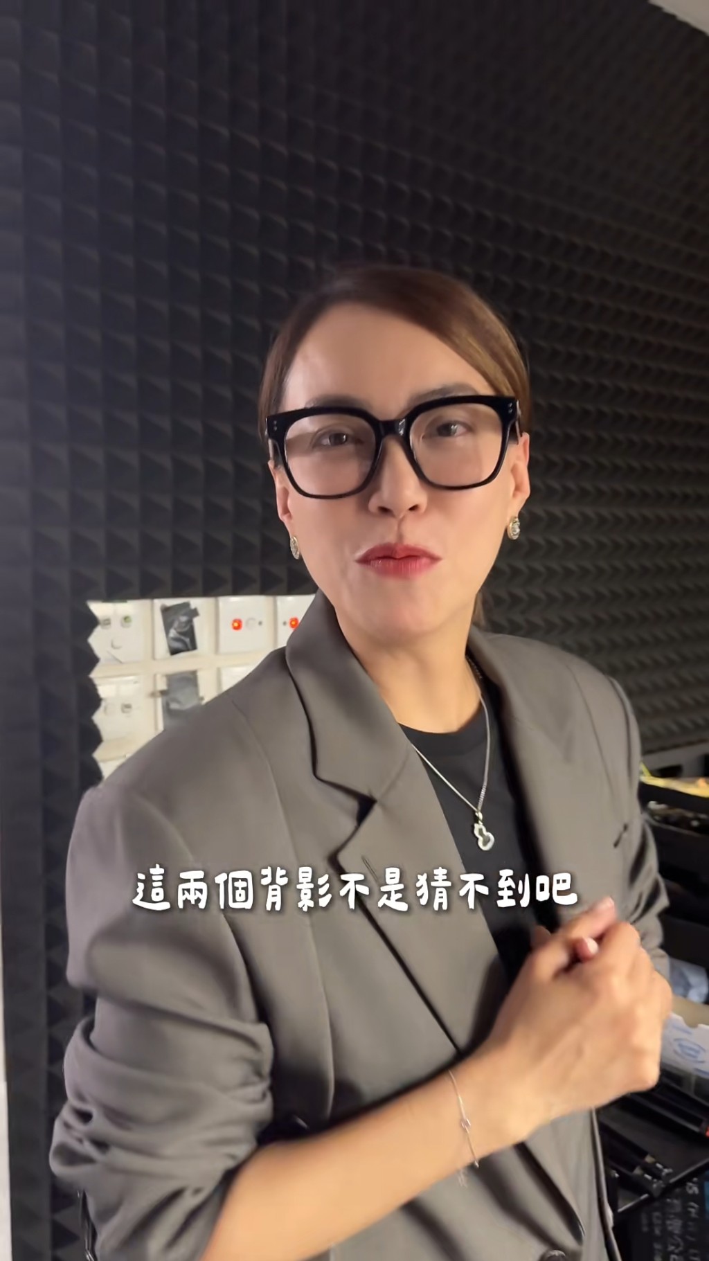 「老母」霍汶希（Mani）拍片直擊阿Sa蔡卓妍婚後狀況。