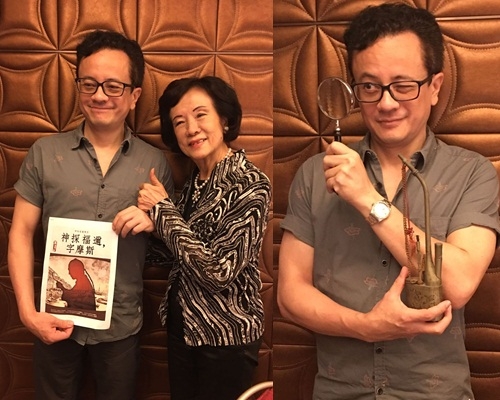 莫媽媽聽完阿仔講故事,舉手指公讚好。