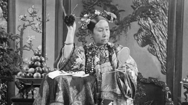 1888年12月,北京第一盞電燈在慈禧太后的寢宮樂壽堂裏亮起。網圖 1888年12月,北京第一盞電燈在慈禧太后的寢宮樂壽堂裏亮起。網圖