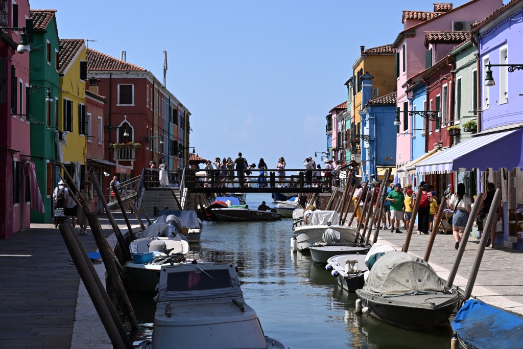 威尼斯水道挤满船只。（路透社）