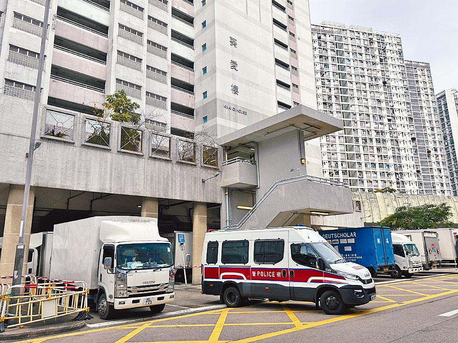一百一十四歲女人瑞猝死後,警方到其寓所調查。