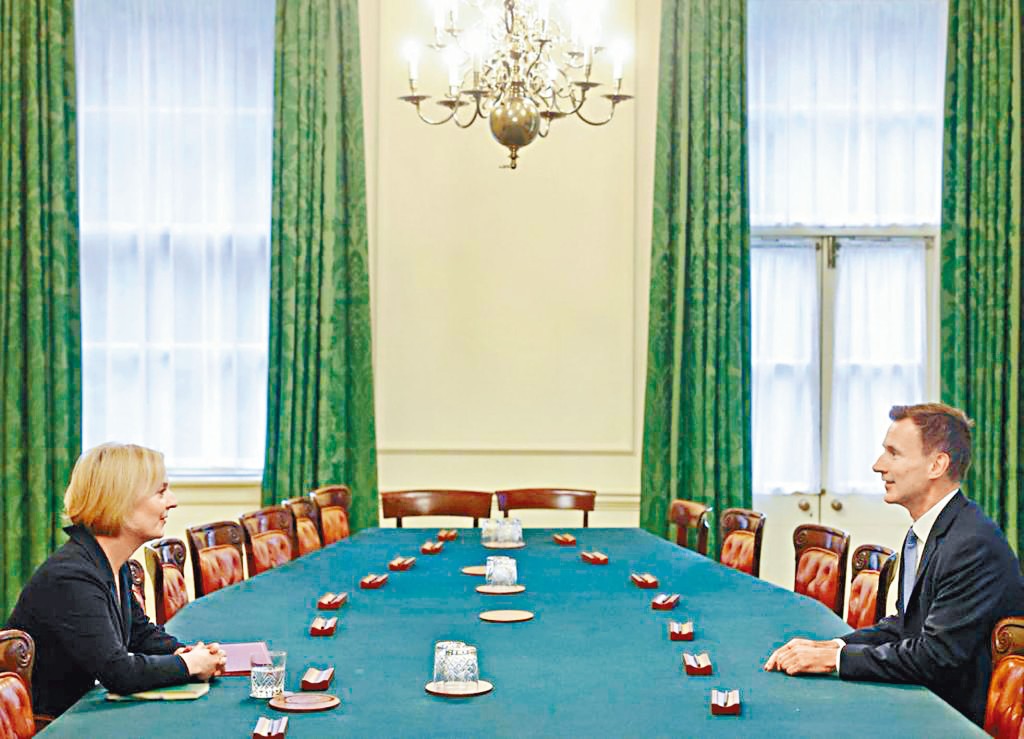 英國首相卓慧思上周五委任侯俊偉為財相。