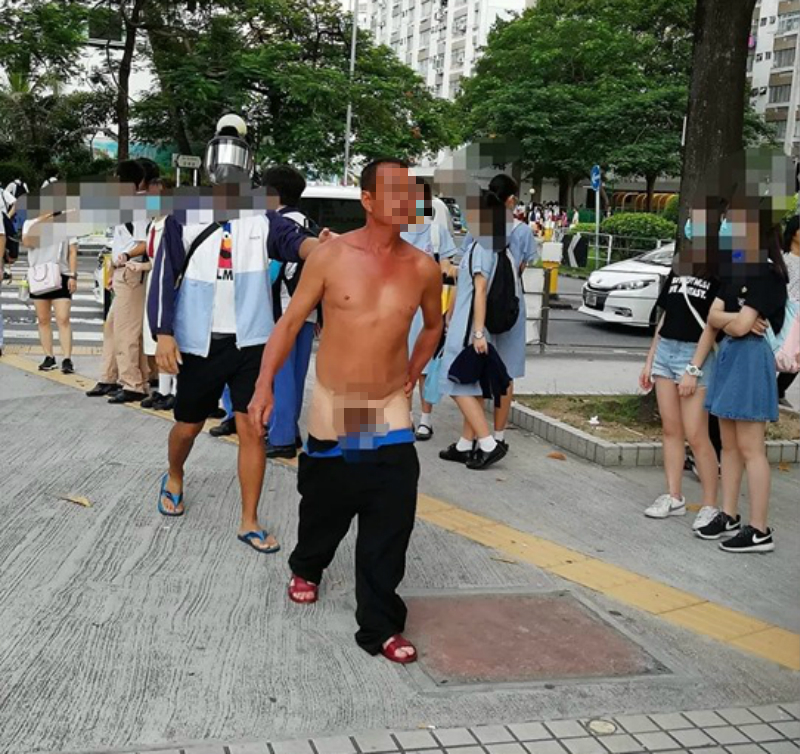 大埔男子疑不滿組人鏈女生滋擾所以露出下體。網上圖片