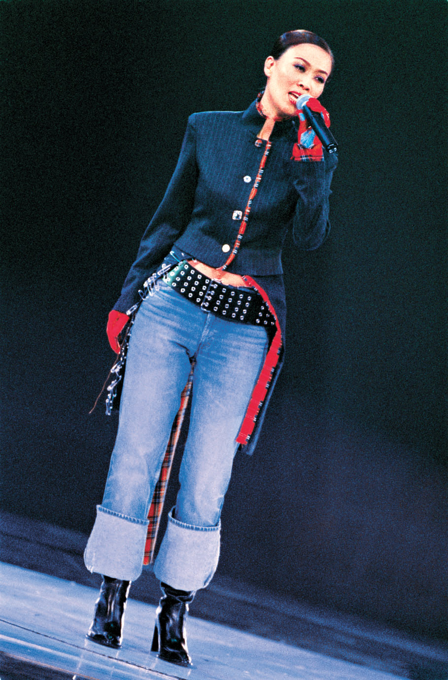 那英2001年在红馆举行演唱会，是首个在红馆开Show的内地歌手。