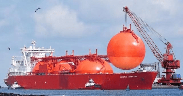 图为液化天然气运输。