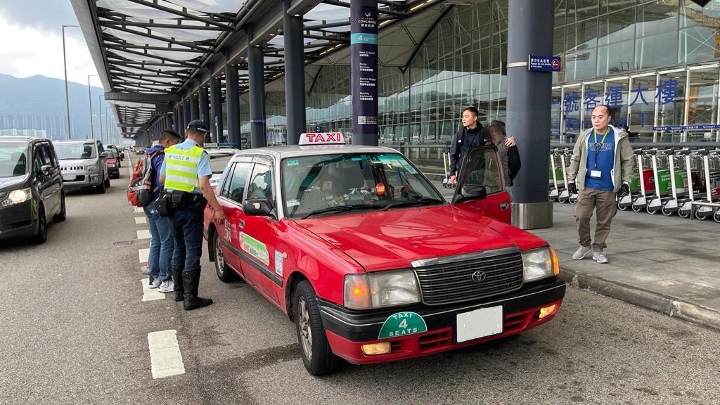 為打擊的士濫收車資等罪行，警方於復活節長假期期間 （4月5日至10日），在西九龍區進行代號「先刺」（FIRSTSTRIKE）的行動。（香港警察FB圖片）