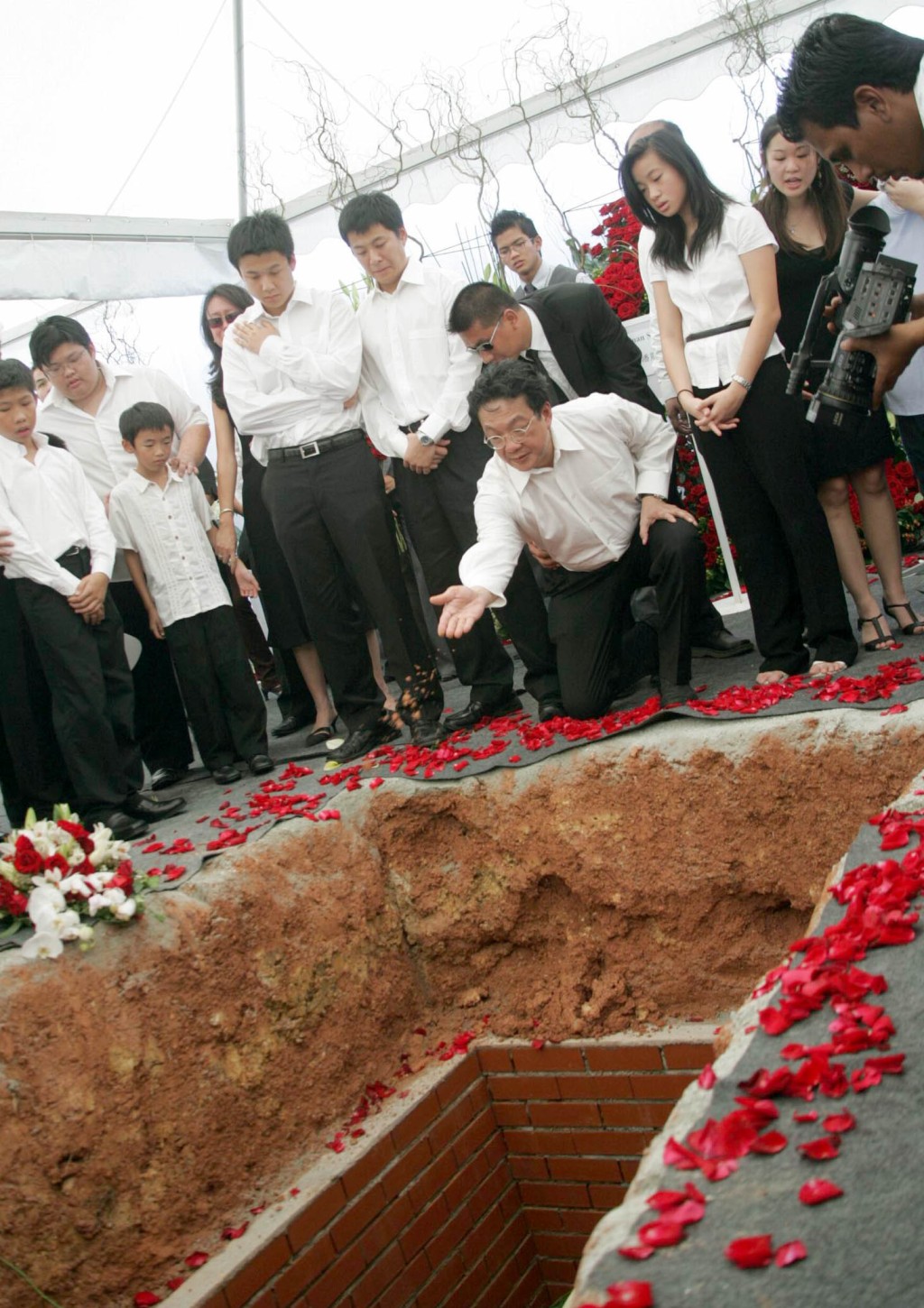 很多圈中人到马来西亚出席陈仪馨丧礼。