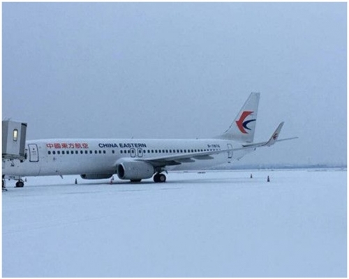 武漢天河國際機場被白雪覆蓋。