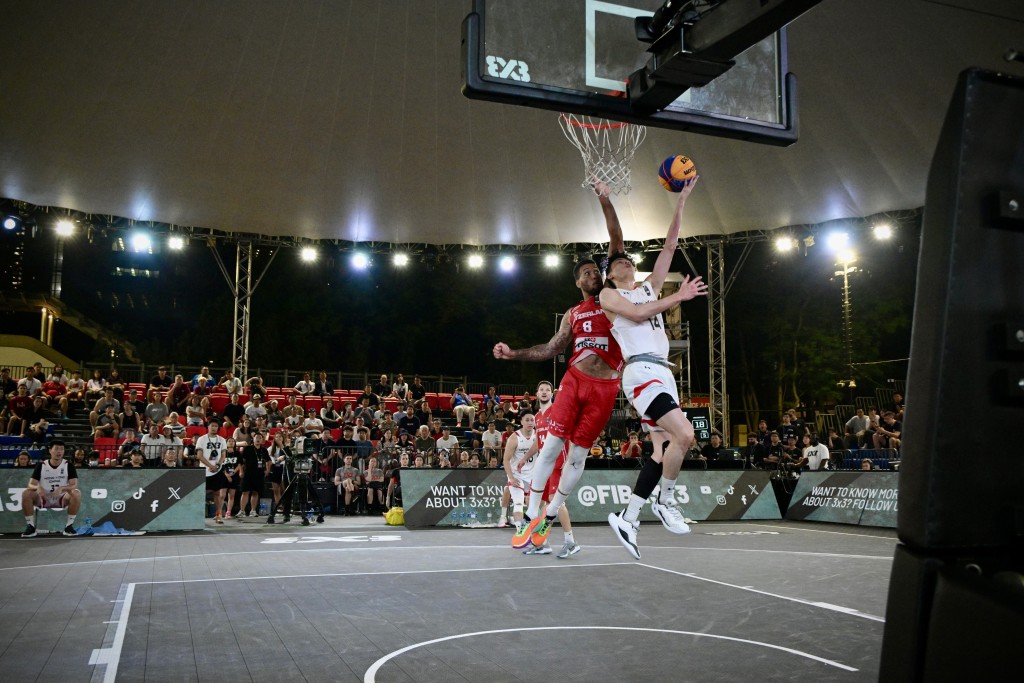   FIBA 3x3 籃球巴黎奥運資格賽，港隊周末最後一仗與瑞士激鬥僅輸19:21。 蘇正謙攝