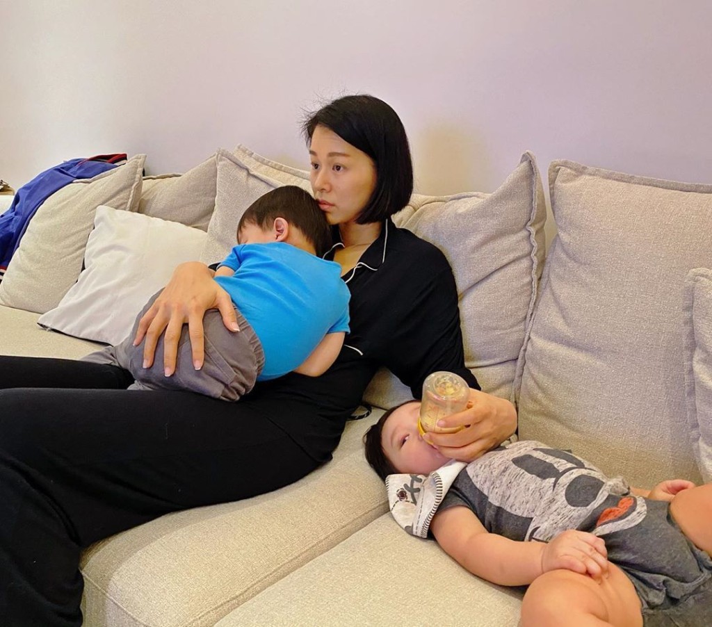 唔使開工日子,杏兒就留喺屋企湊仔。