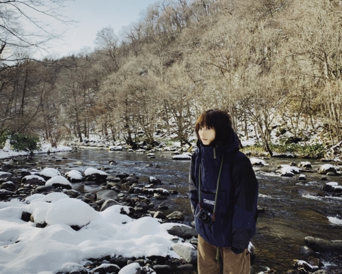 阿談去到奧入瀨溪流睇靚景,可惜因太大雪令景色變得好單一。